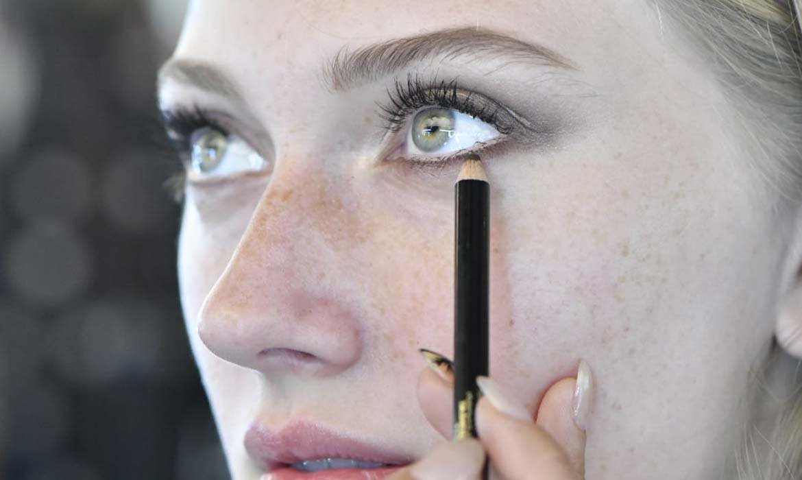 Uno de los tipos de eyeliner más sencillos de usar son los khol como Le Smoky de L’Oréal Paris, ideal para hacer ahumados.